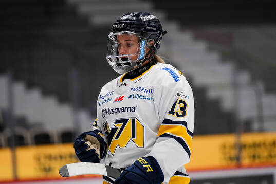 HV71s Julia Nearis