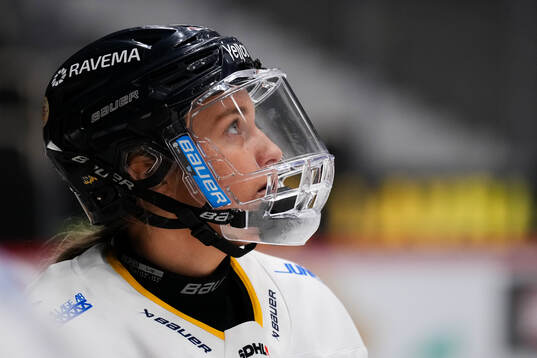 HV71s Julia Nearis