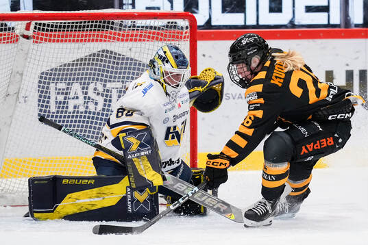 HV71s målvakt Viktorie Svejdova och Skellefteås Ida