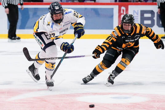 HV71s Teghan Inglis och Skellefteås Marah Wagner