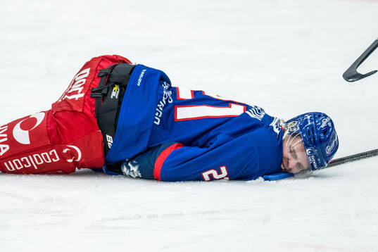 Oskarshamns Hampus Karlsson har ont