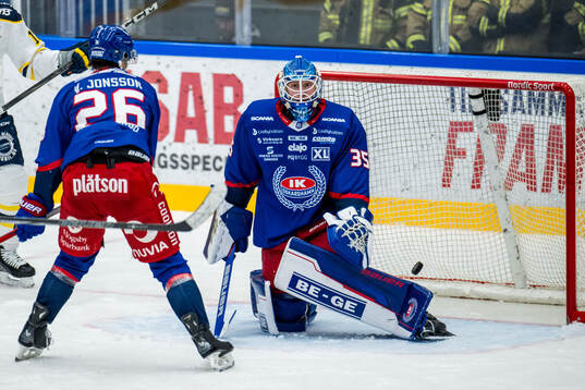 Oskarshamns målvakt Emil Kruse deppar