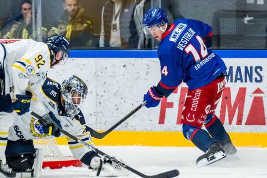 Södertäljes målvakt Frans Tuohimaa och Oskarshamns Lukas