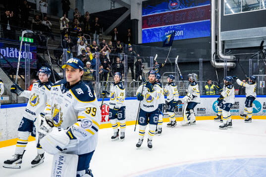 Södertäljes spelare jublar