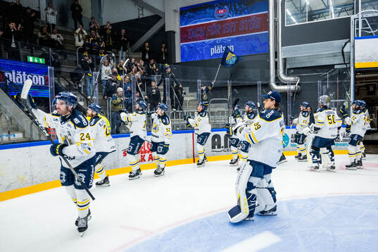 Södertälje spelare jublar