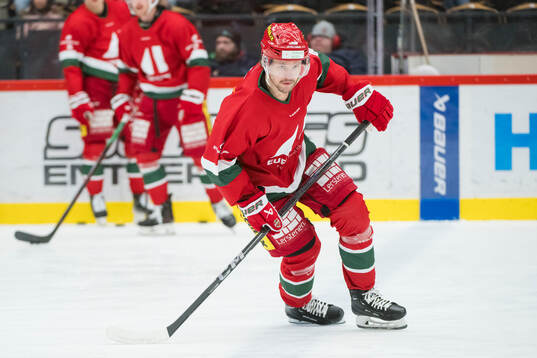 Modos Victor Berglund innan ishockeymatchen i SHL mellan