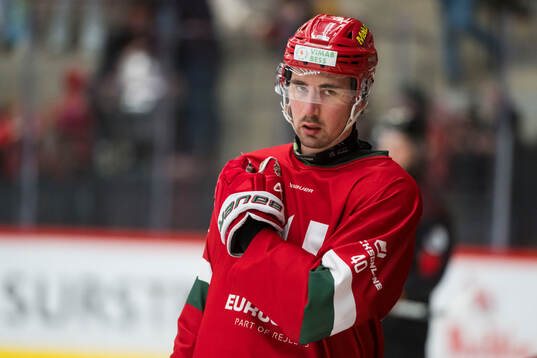 Modos David Bernhardt innan ishockeymatchen i SHL mellan