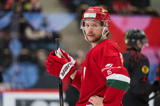 Modos Victor Berglund innan ishockeymatchen i SHL mellan