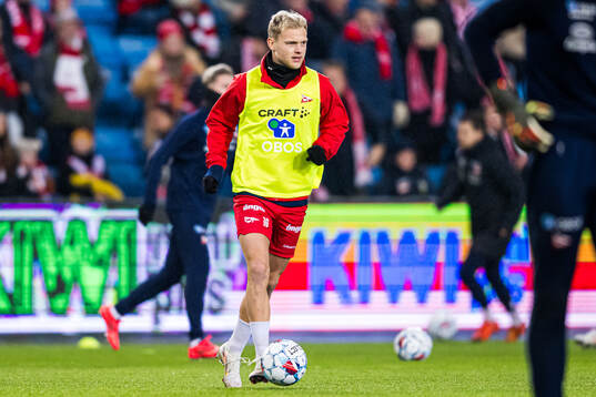 Morten Bjørlo of Fredrikstad warms up
