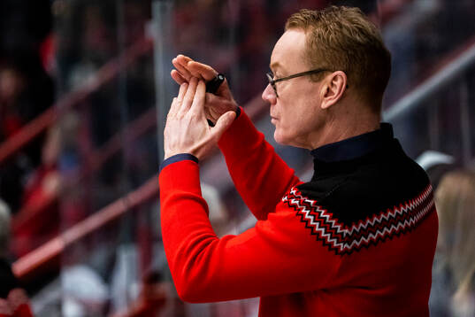 Örebros tränare Niklas Eriksson tar time out