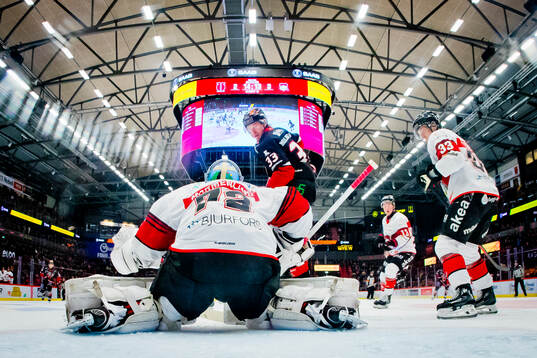 Örebros Christopher Mastomäki och Malmö Redhawks