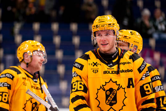 Skellefteås Rickard Hugg jublar
