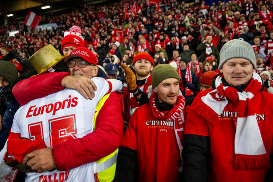 Fallou Fall of Fredrikstad celebrates with spectators
