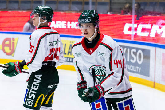 Frölundas Noah Dower Nilsson på uppvärmningen