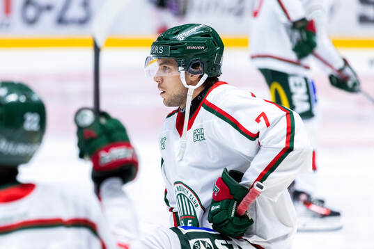 Frölundas Henrik Tömmernes på uppvärmningen