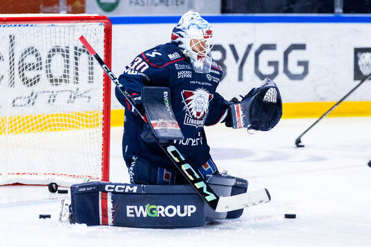 Linköpings målvakt Christian Heljanko på uppvärmningen