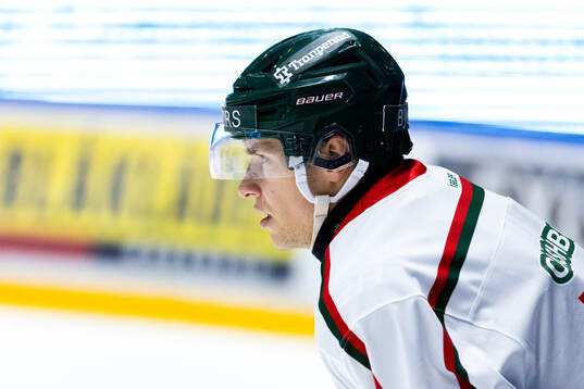 Frölundas Tom Nilsson på uppvärmningen