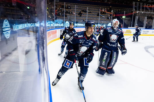 Linköpings Lance Bouma  och målvakt Christian Heljanko
