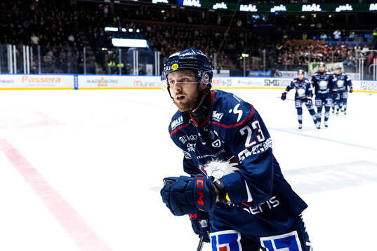 Linköpings Robin Kovacs jublar