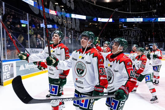 Frölundas Noah Hasa och Dominik Egli jublar