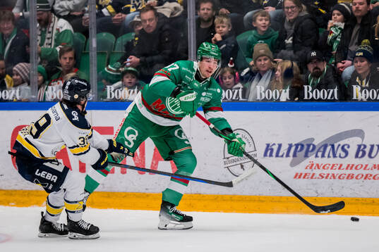 HV71s Jamiro Reber och Rögles Albin Sundsvik