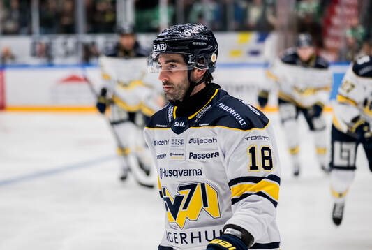 HV71s Joseph Laleggia jublar