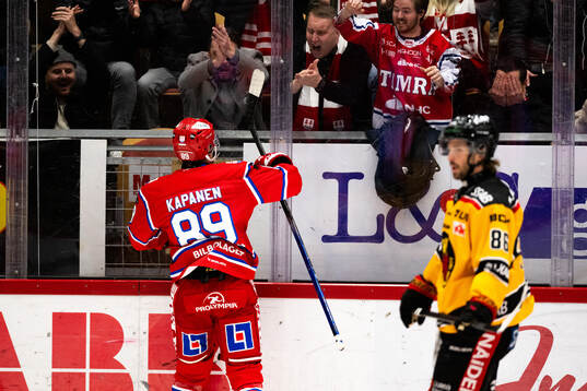 Timrås Oliver Kapanen jublar