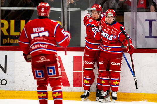 Timrås Oliver Kapanen och Elmeri Eronen jublar