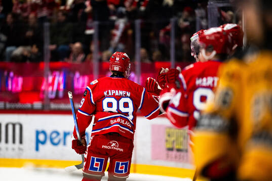 Timrås Oliver Kapanen jublar