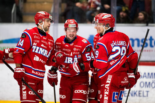 Timrås Emil Pettersson och Jonathan Dahlén jublar