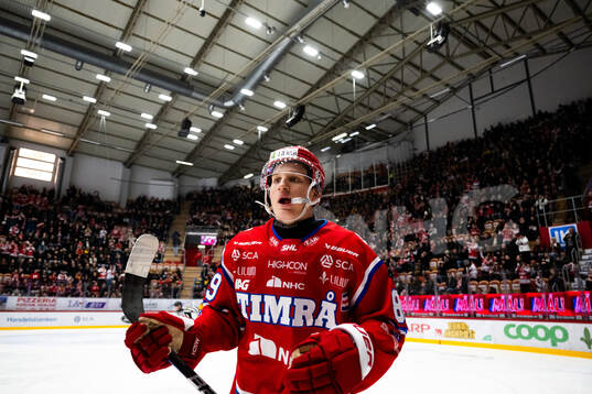Timrås Oliver Kapanen jublar
