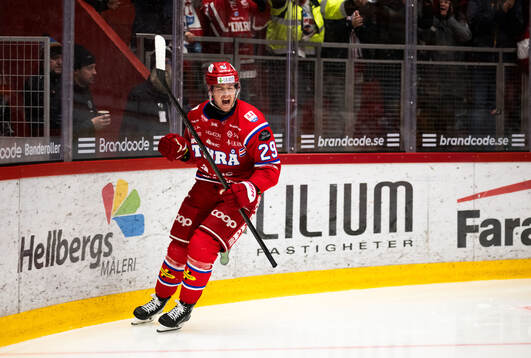 Timrås Filip Hållander jublar