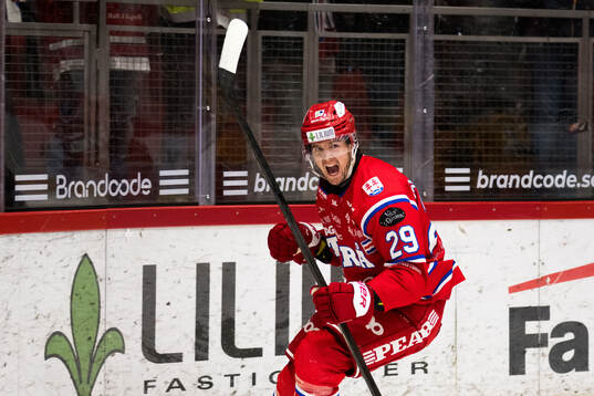 Timrås Filip Hållander jublar