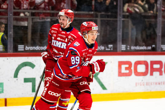 Timrås Oliver Kapanen jublar