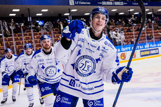 Leksands Lukas Vejdemo jublar
