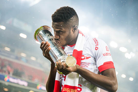 Mai Traore of Fredrikstad celebrates with the trophy