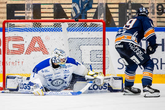 Leksands målvakt Marcus Gidlöf och Växjös Sebastian