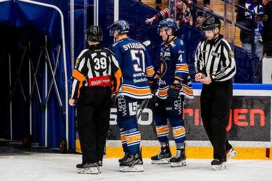 Växjös Keegan Lowe och Emil Sylvegård deppar