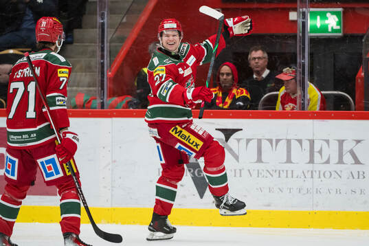 Modos Mattias Norlinder jublar