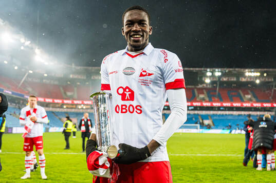 Fallou Fall of Fredrikstad celebrates with the trophy