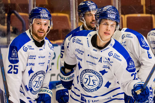 Leksands Lukas Vejdemo jublar
