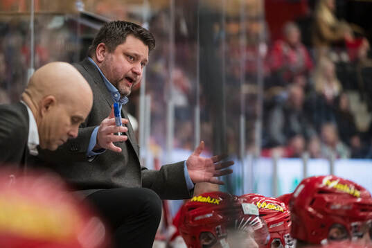 Modos tränare Mattias Karlin
