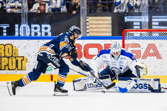 Växjös Sebastian Strandberg och Leksands målvakt Marcus