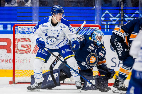 Leksands Lukas Vejdemo och Växjös målvakt Emil Larmi