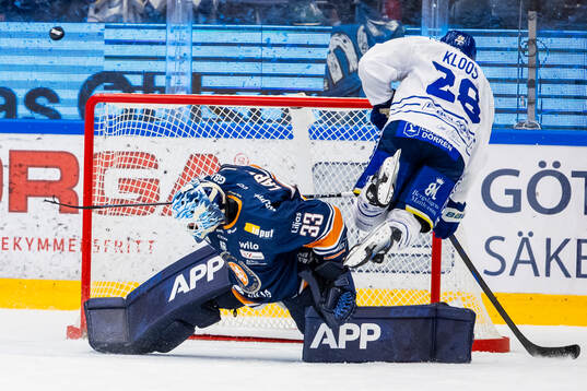 Växjös målvakt Emil Larmi och Leksands Justin Glenn Kloos