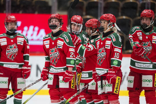 Modos Ebba Hedqvist jublar med laget
