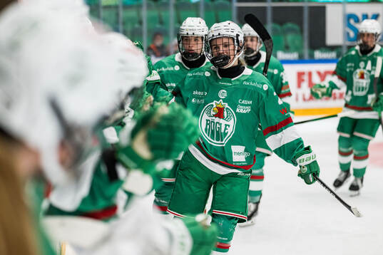 Rögles Olivia Ranum jublar