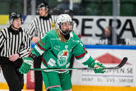 Rögles Amalie Andersen lämnar planen