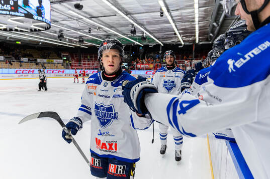 Karlskogas Jesper Norbäck jublar