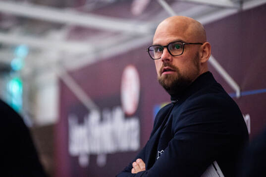 Karlskogas tränare Dennis Hall